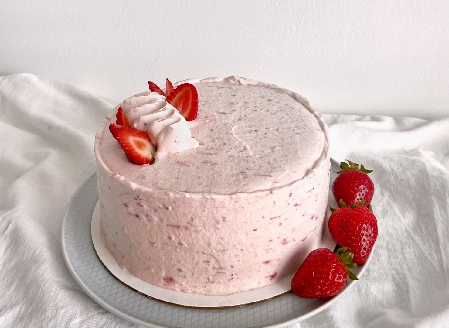 https://shoutoutatlanta.com/wp-content/uploads/2022/04/c-AliceTam__StrawberryCreamCakewide_1650163936638.jpg